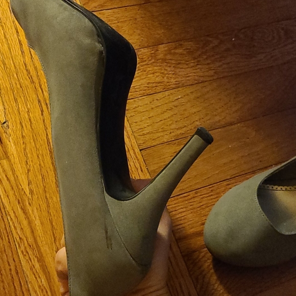 Shoes - Picture 5 of 6